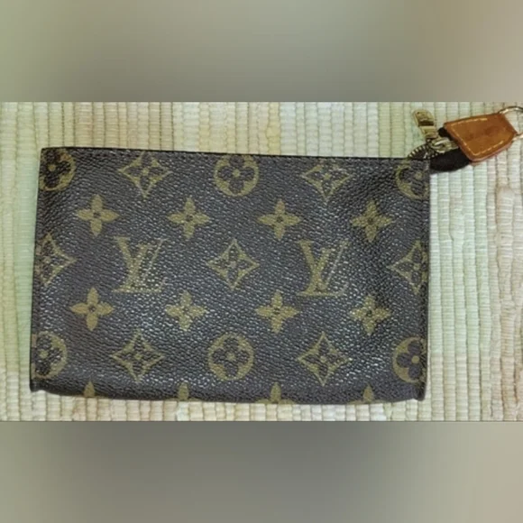 Louis Vuitton Pouch - Picture 1 of 9